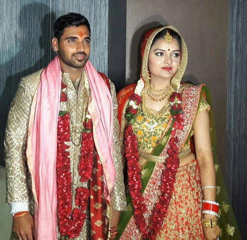 Bhuvneshwar Kumar with wife 