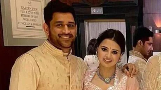 Dhoni with wife 