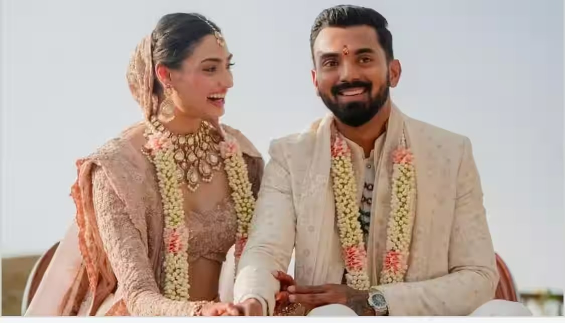 KL Rahul with wife